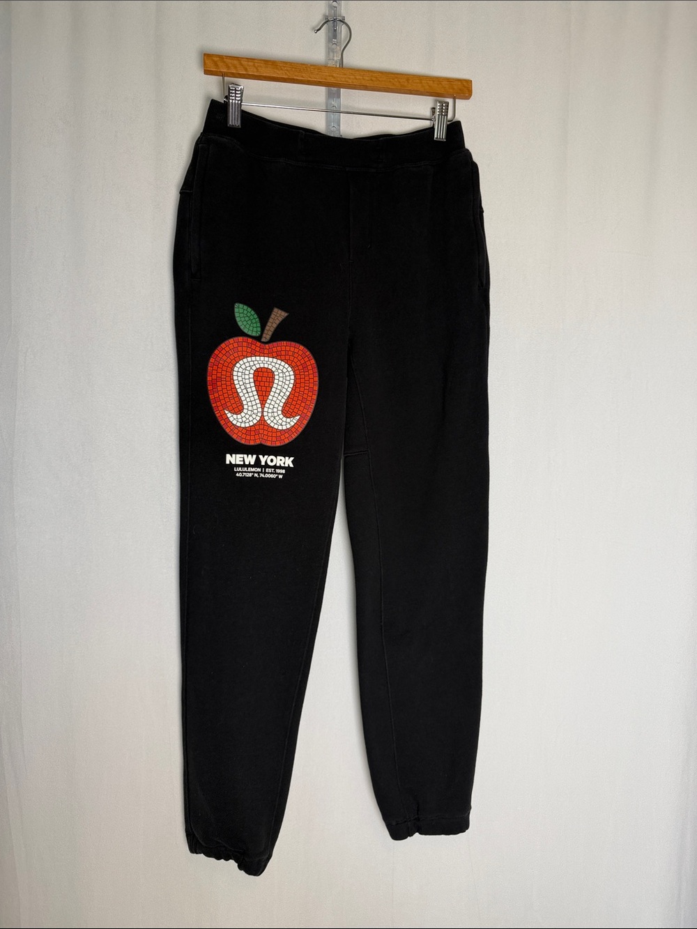 Lululemon RARE NYC Big Apple Black Sweatpants Size XS Baggy Limited Edition EUC